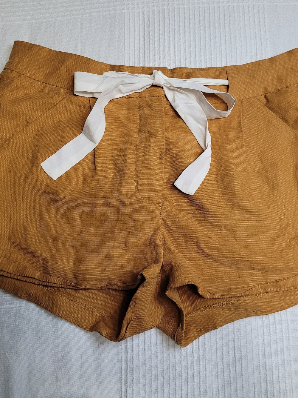 001 - Aritzia Wilfred Allegra Linen Blend Shorts - Amber Gold - Size 2
